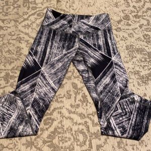 Lululemon size 4 wunder under leggings